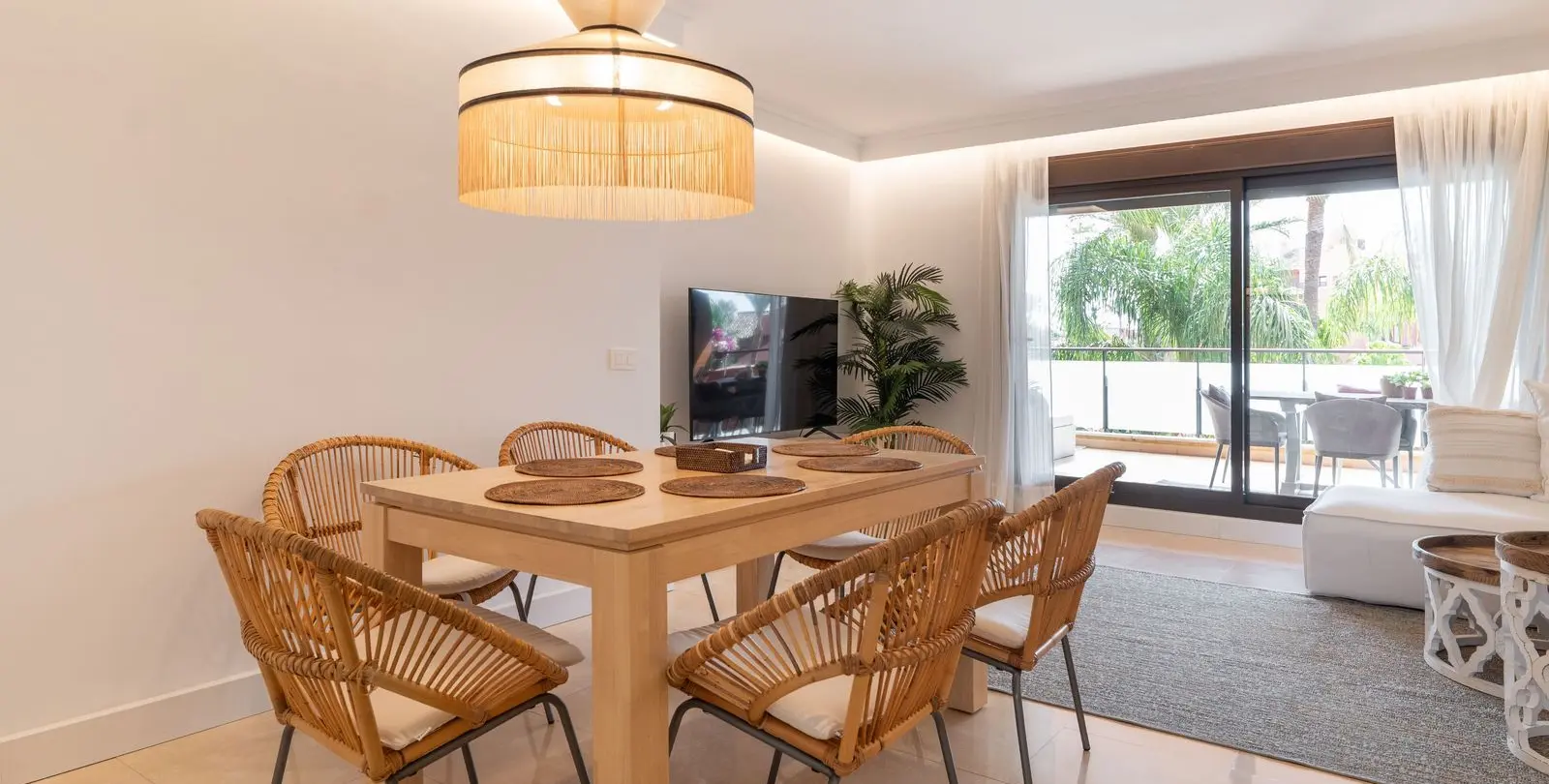 Venta de apartamento en planta media en New Golden Mile 3