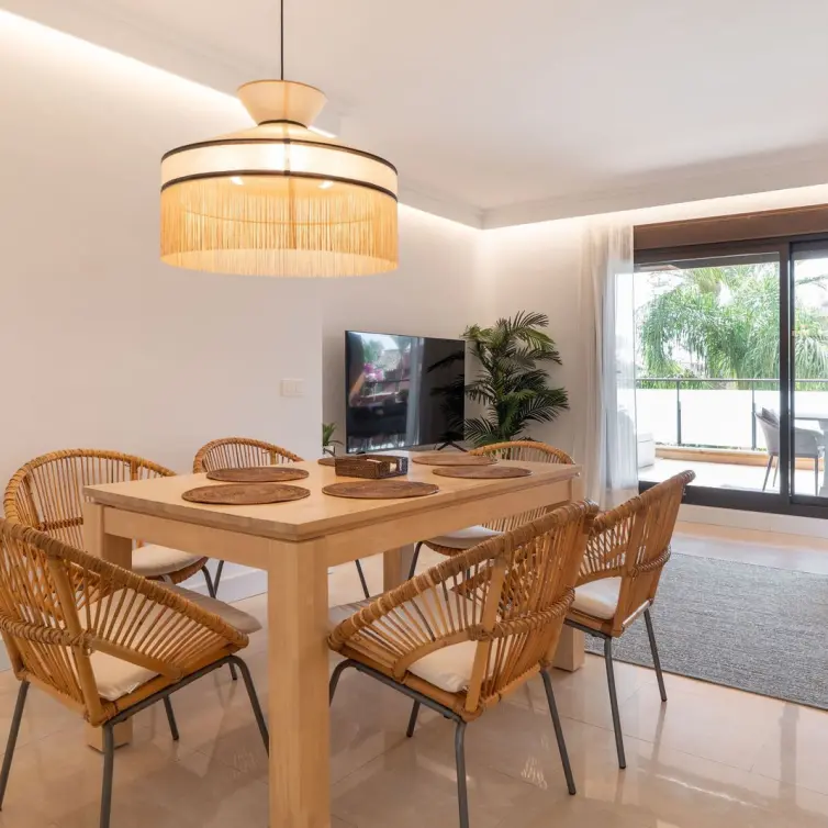 Venta de apartamento en planta media en New Golden Mile