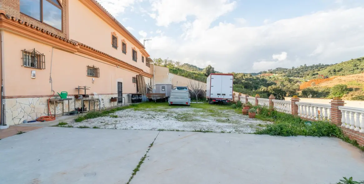 Sale of detached villa in Mijas 43
