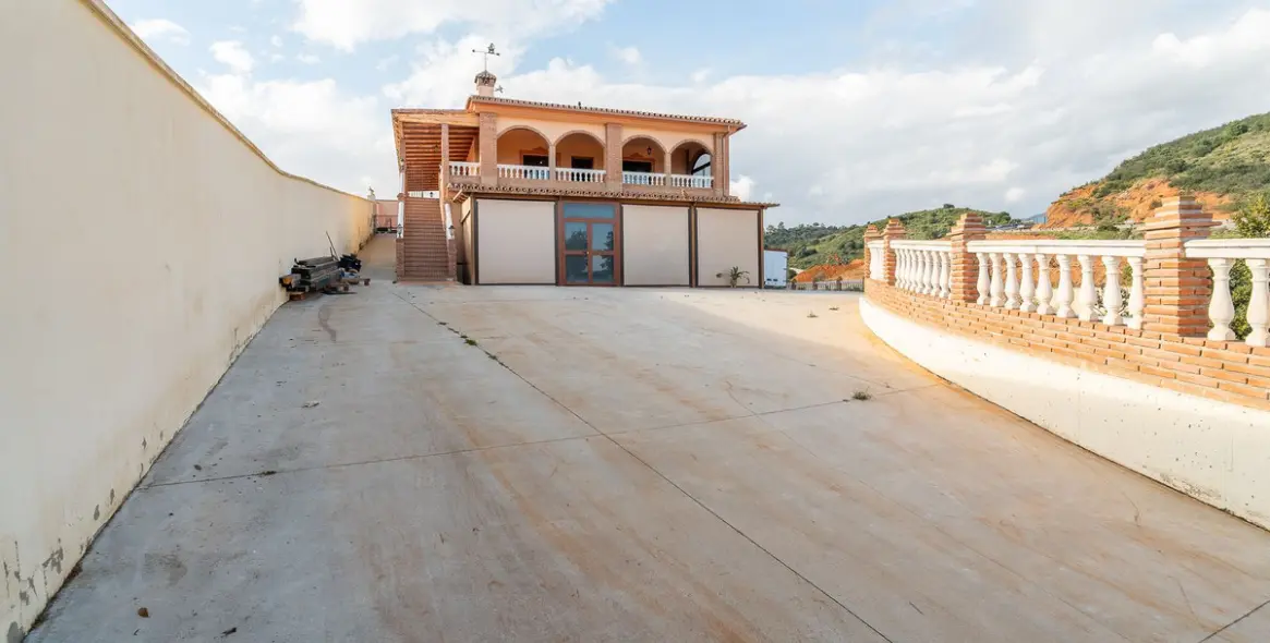 Sale of detached villa in Mijas 46