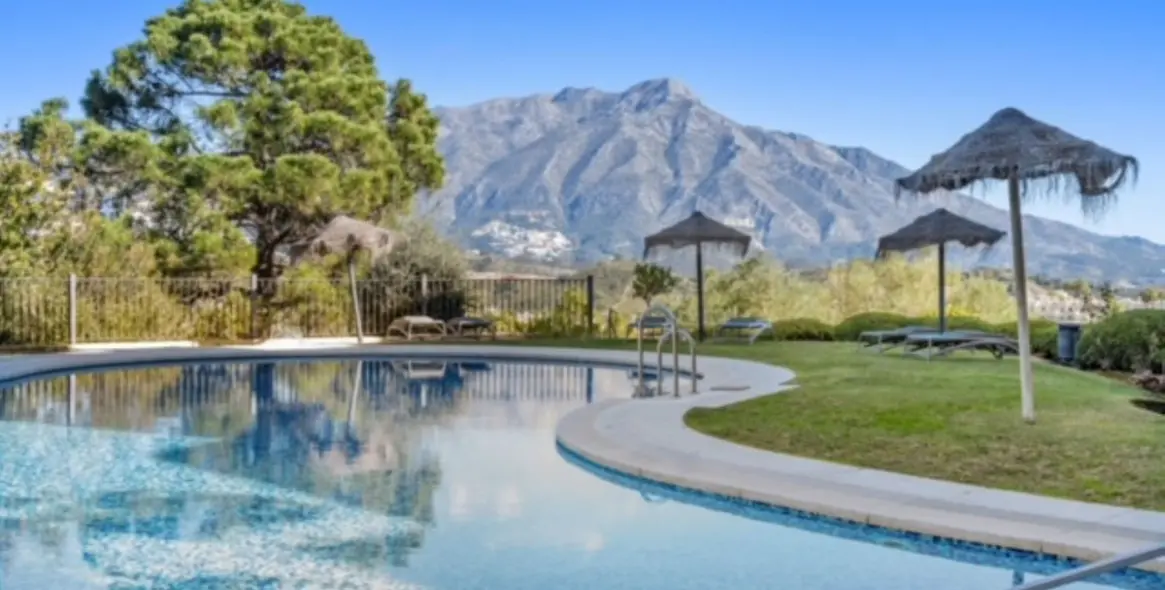 Sale of ground floor apartment in La Quinta 16