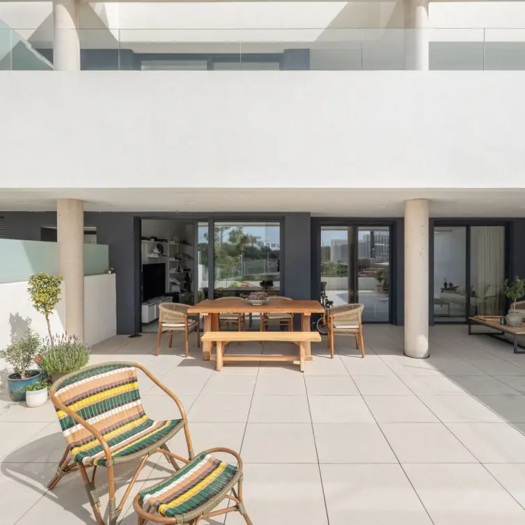 Venta de apartamento en planta baja en Altos de los Monteros