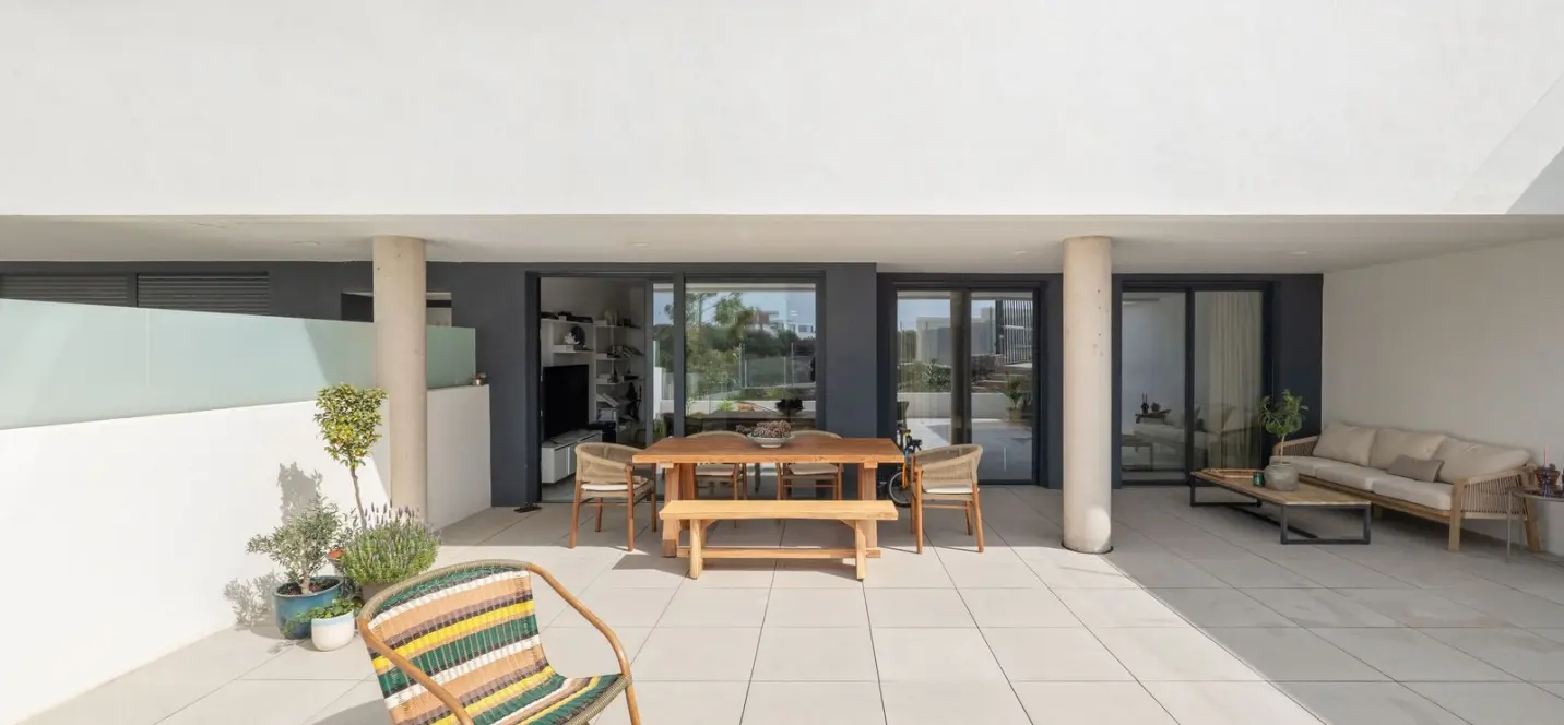 Venta de apartamento en planta baja en Altos de los Monteros 1