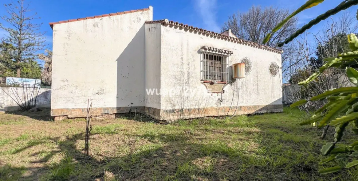 Продажа  отдельно стоящей виллы в New Golden Mile 6