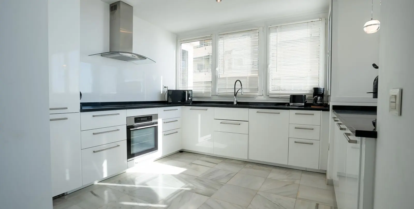 Sale of middle floor apartment in Marbella 4
