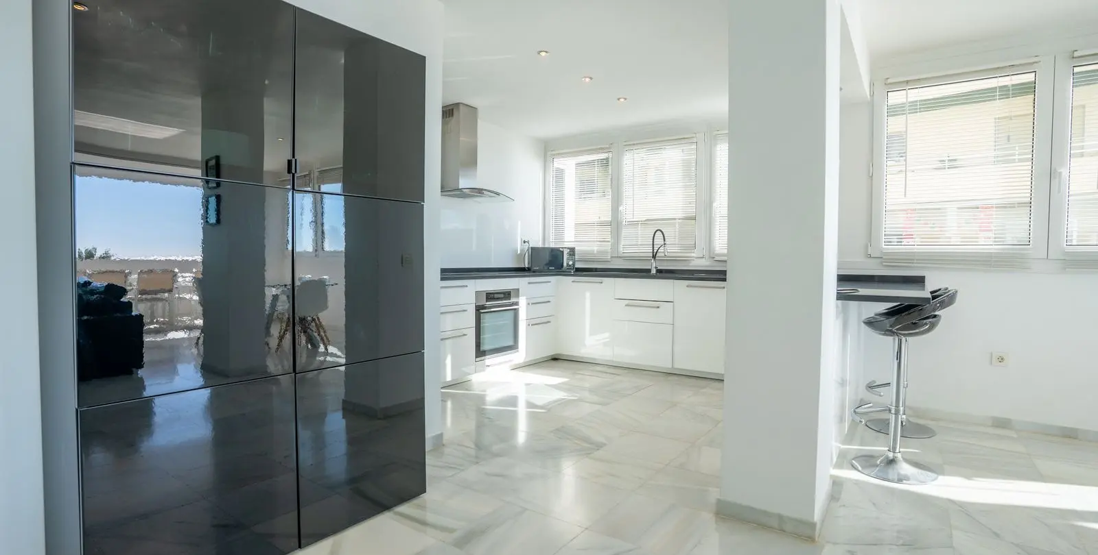 Sale of middle floor apartment in Marbella 16