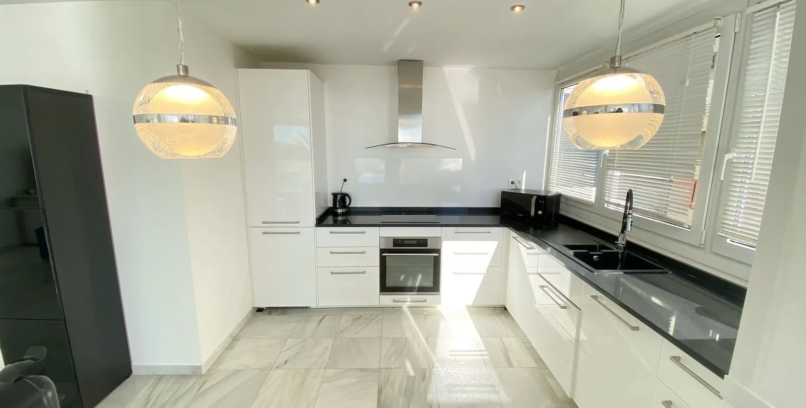 Sale of middle floor apartment in Marbella 18