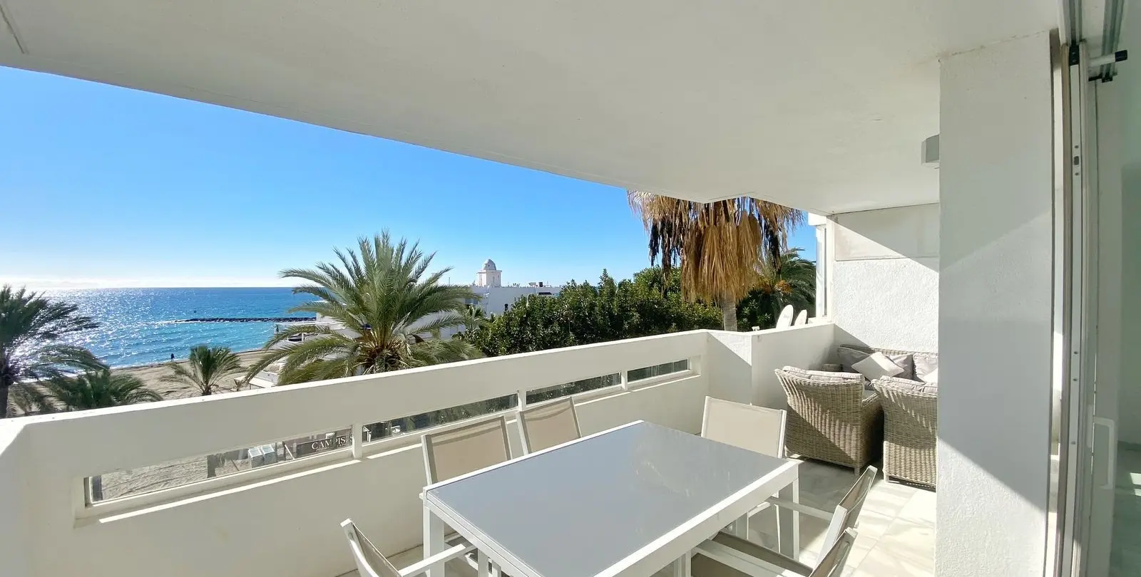 Sale of middle floor apartment in Marbella 32