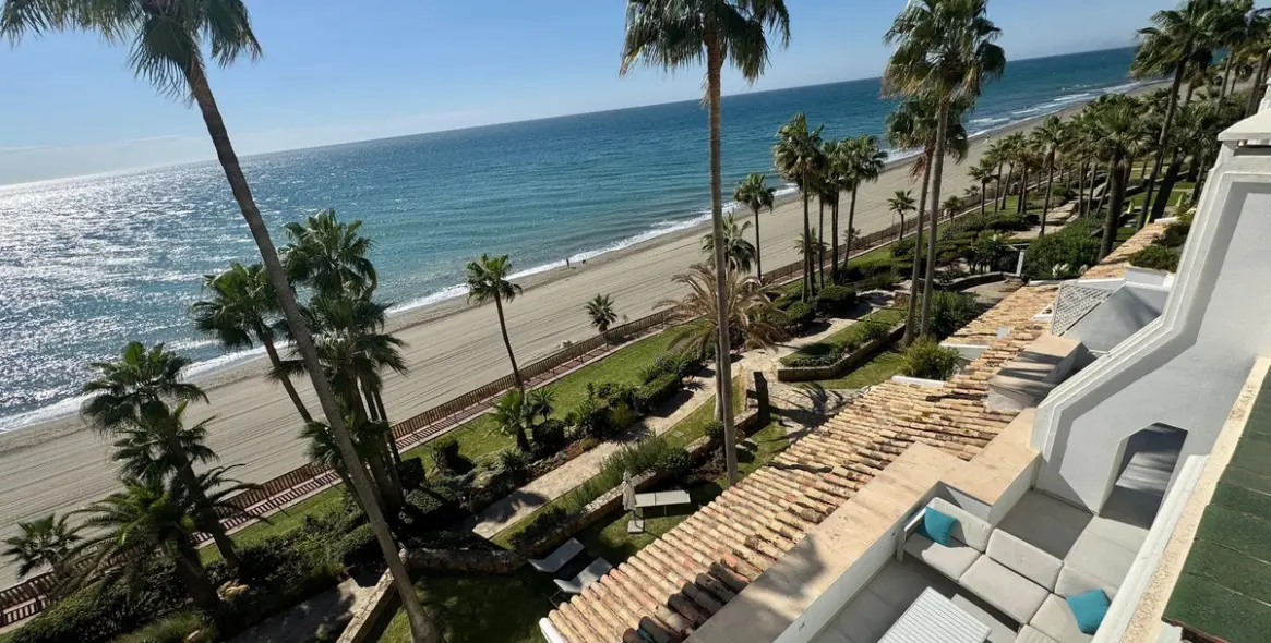 Sale of penthouse duplex in New Golden Mile 1