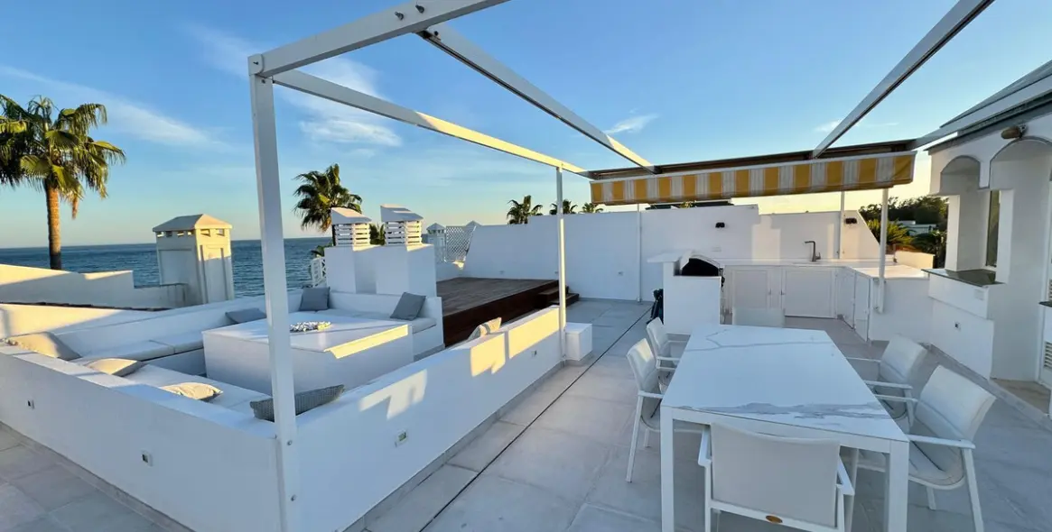 Sale of penthouse duplex in New Golden Mile 5