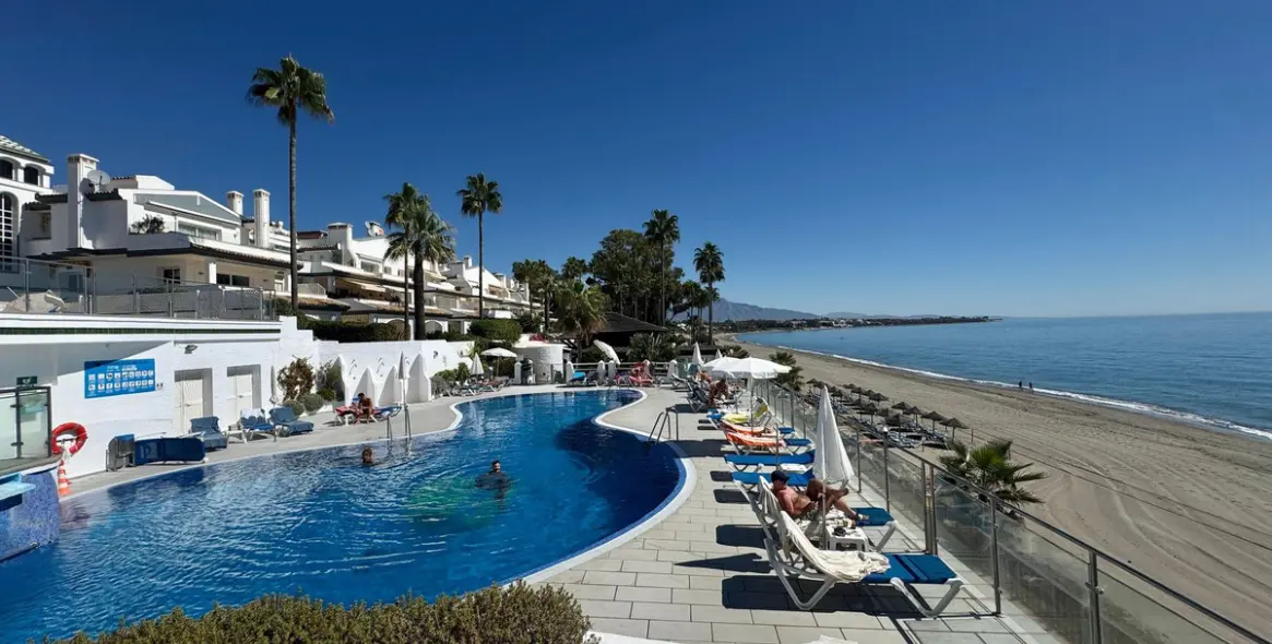 Sale of penthouse duplex in New Golden Mile 7