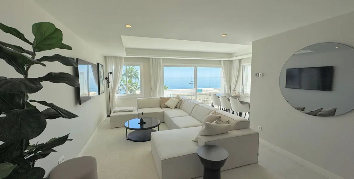 Sale of penthouse duplex in New Golden Mile 8