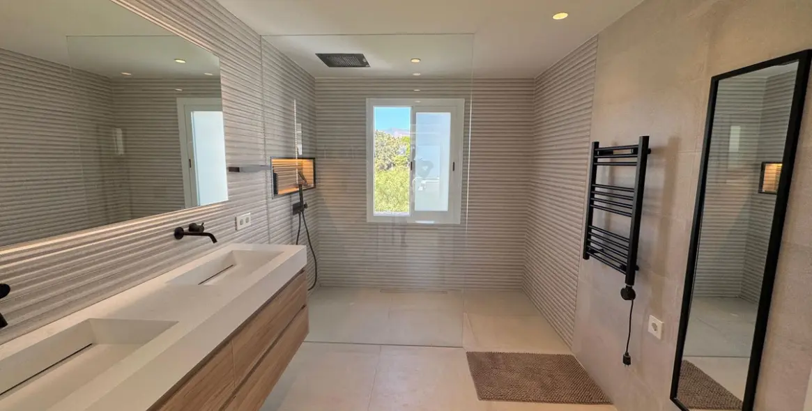 Sale of penthouse duplex in New Golden Mile 17