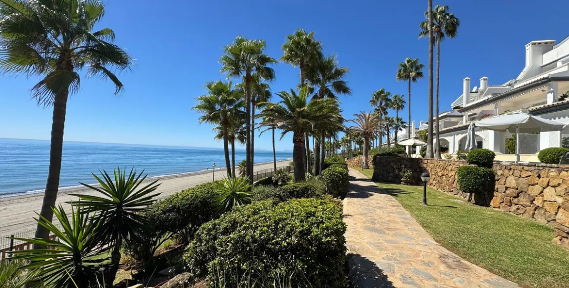 Sale of penthouse duplex in New Golden Mile 18