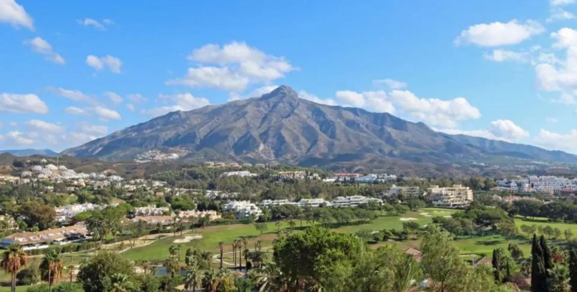 Venta de apartamento en planta baja en Nueva Andalucía 11