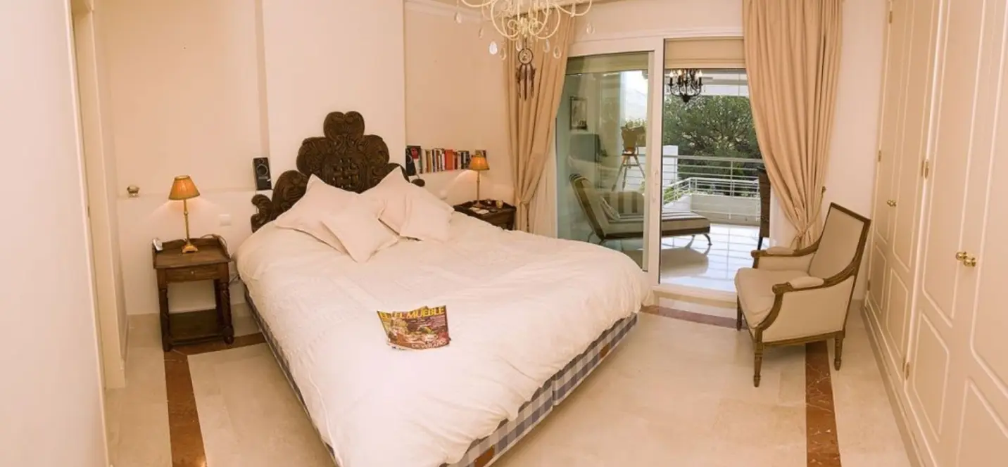 Venta de apartamento en planta baja en Nueva Andalucía 3