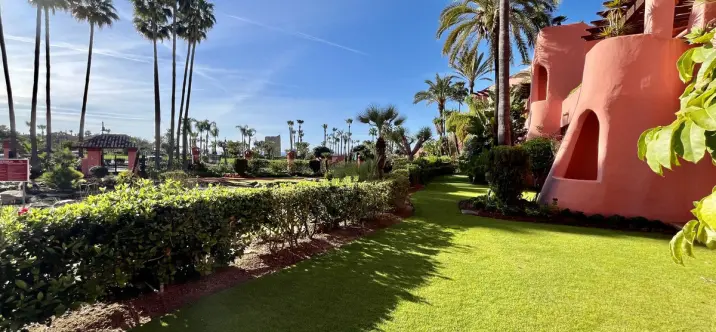 Продажа апартаментов на первом этаже в Estepona 0