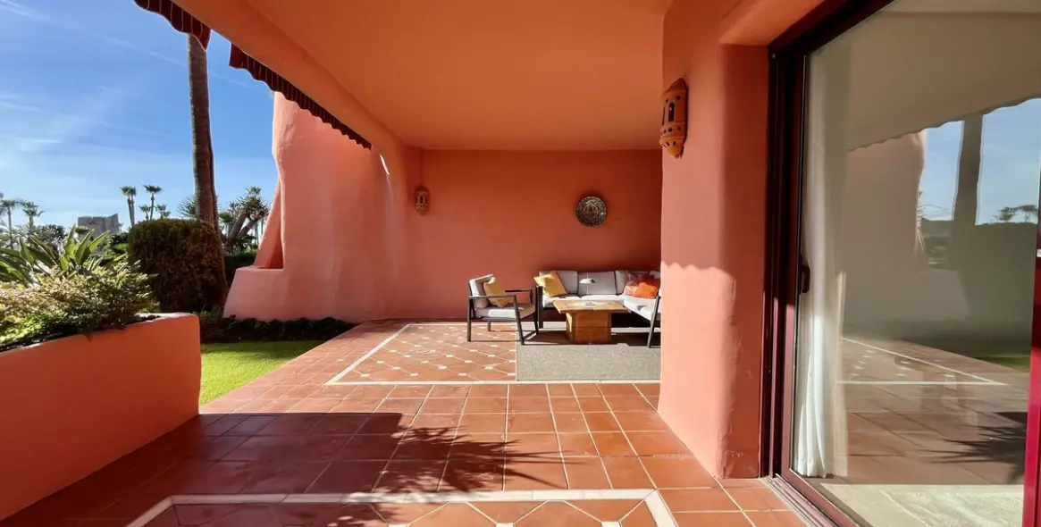 Продажа апартаментов на первом этаже в Estepona 2