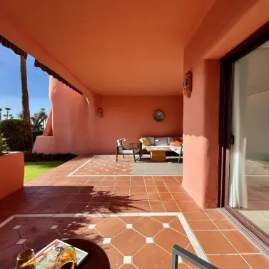 Продажа апартаментов на первом этаже в Estepona