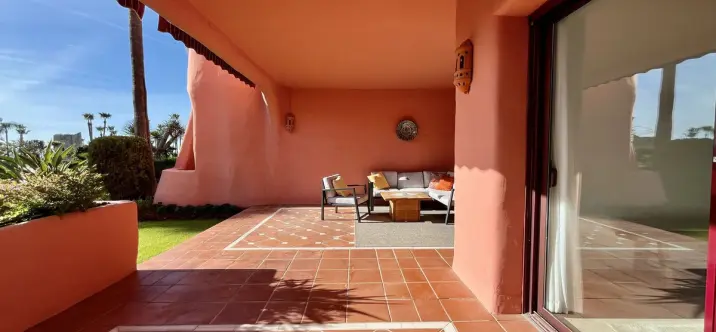 Продажа апартаментов на первом этаже в Estepona 1