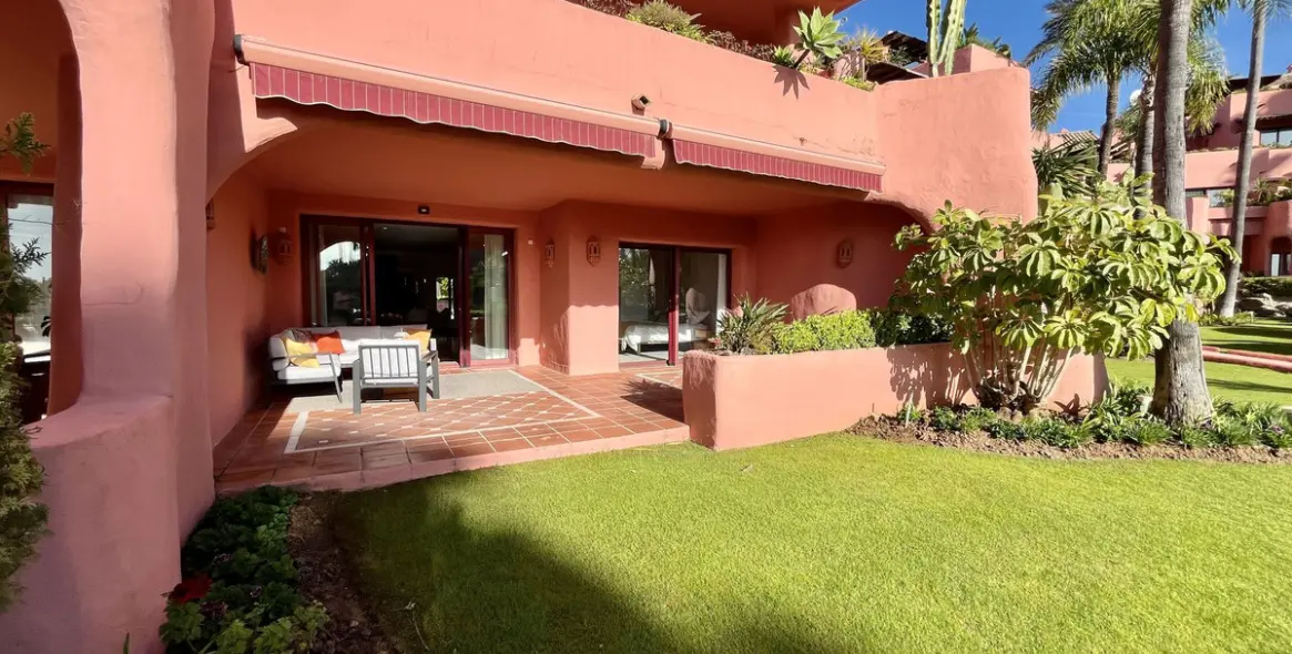 Продажа апартаментов на первом этаже в Estepona 3