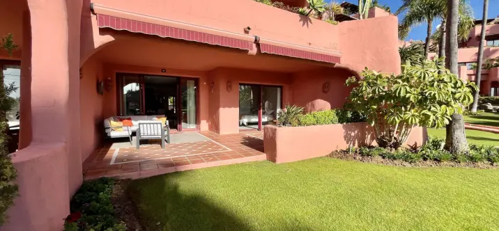 Продажа апартаментов на первом этаже в Estepona 2