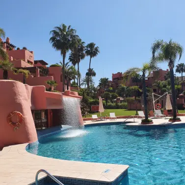 Продажа апартаментов на первом этаже в Estepona