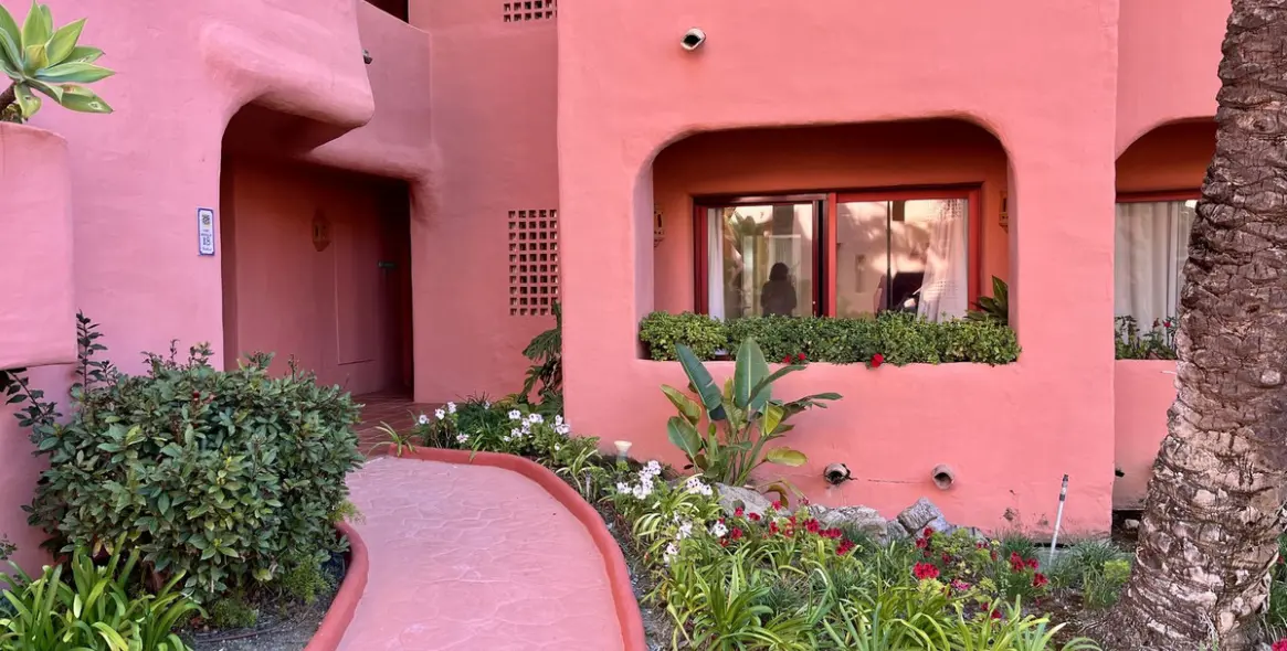 Продажа апартаментов на первом этаже в Estepona 6