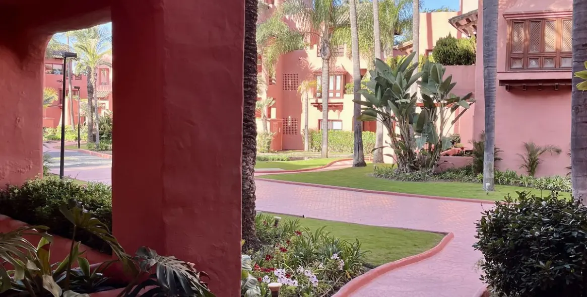 Продажа апартаментов на первом этаже в Estepona 8