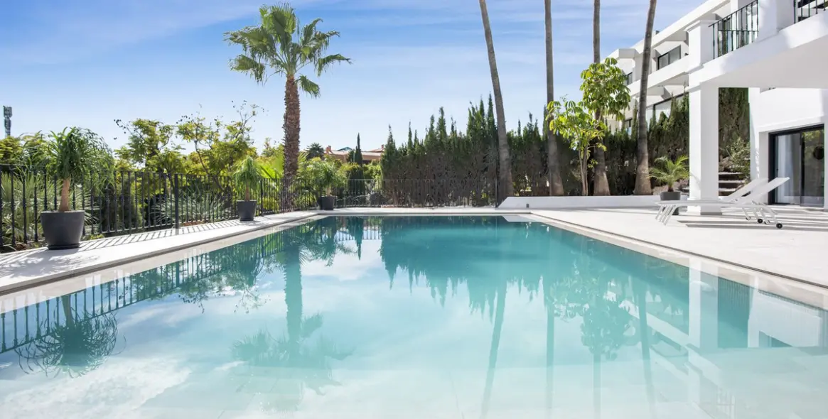 Sale of detached villa in Los Flamingos 7