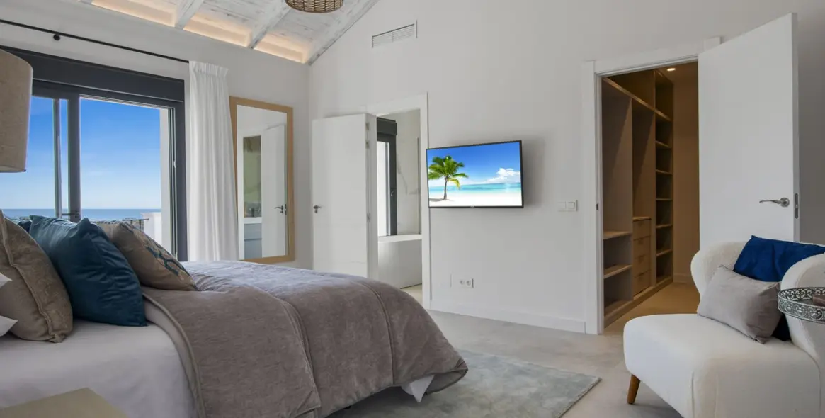 Sale of detached villa in Los Flamingos 33