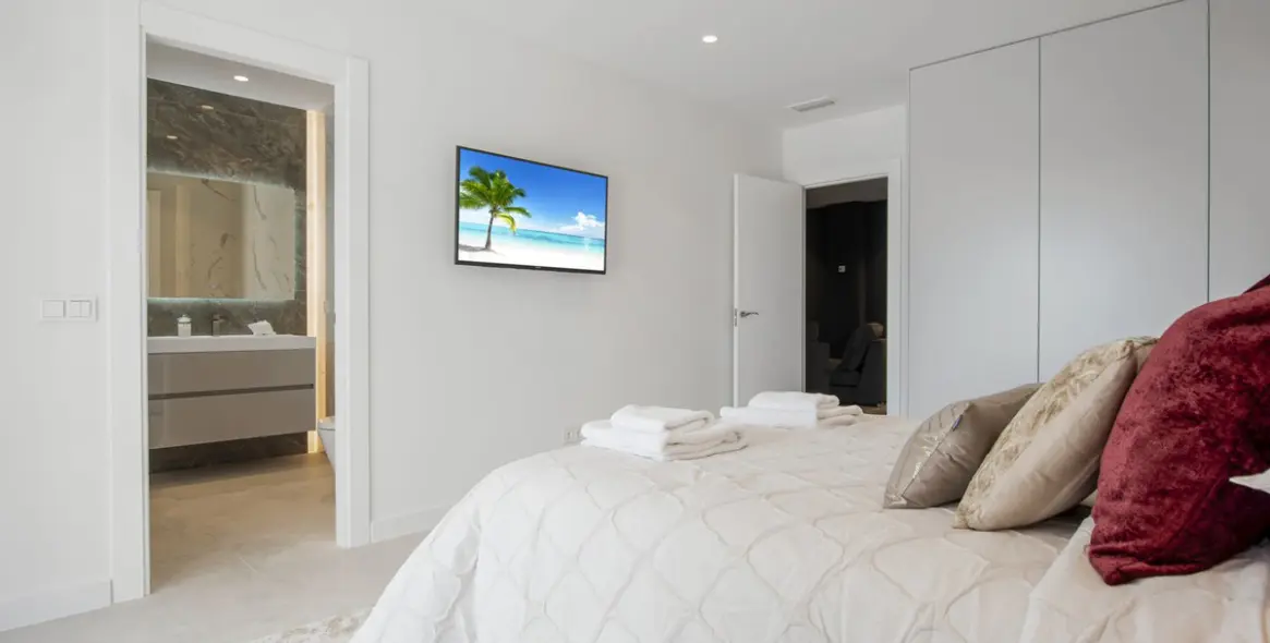 Sale of detached villa in Los Flamingos 38