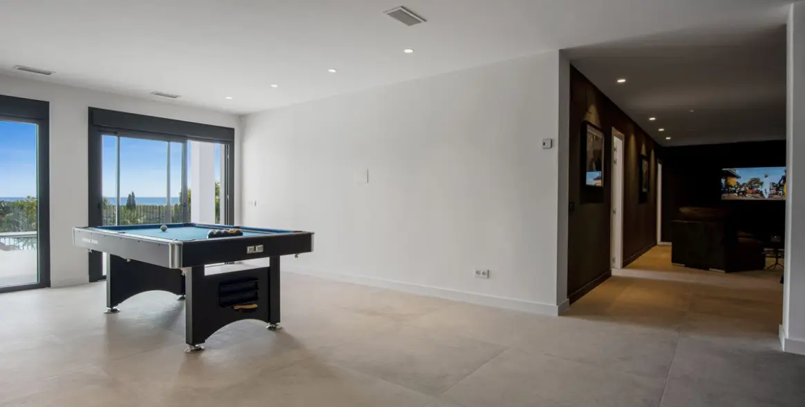 Sale of detached villa in Los Flamingos 44