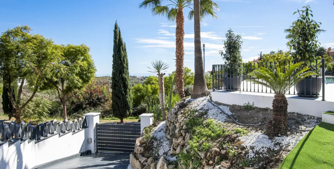 Sale of detached villa in Los Flamingos 70