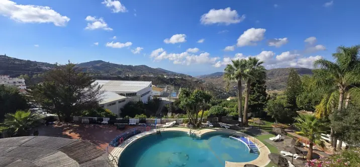 Venta de hotel en Cómpeta 0