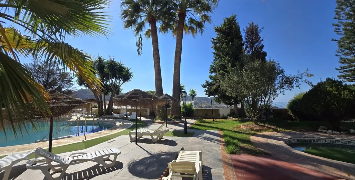 Продажа отеля в Cómpeta 3