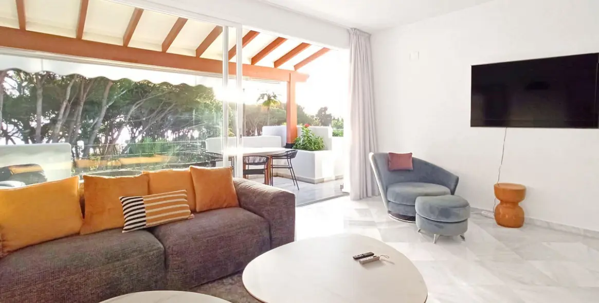 Short-term rent of penthouse duplex in The Golden Mile 12