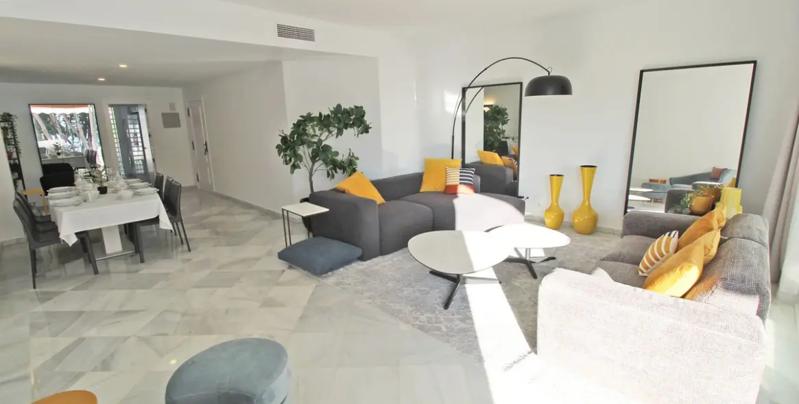Short-term rent of penthouse duplex in The Golden Mile 13