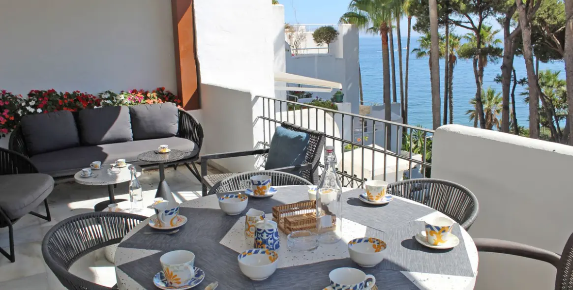 Short-term rent of penthouse duplex in The Golden Mile 14