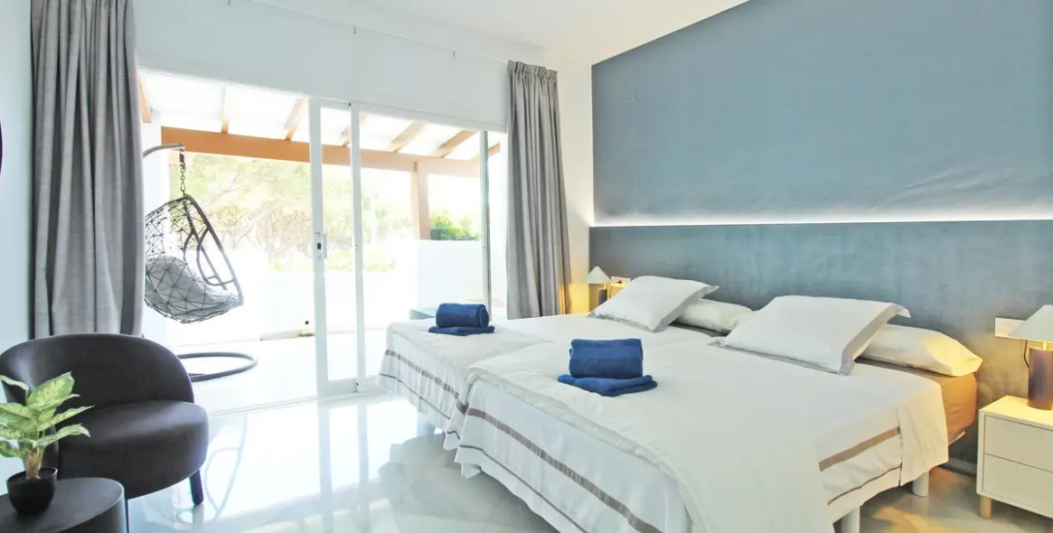 Short-term rent of penthouse duplex in The Golden Mile 24