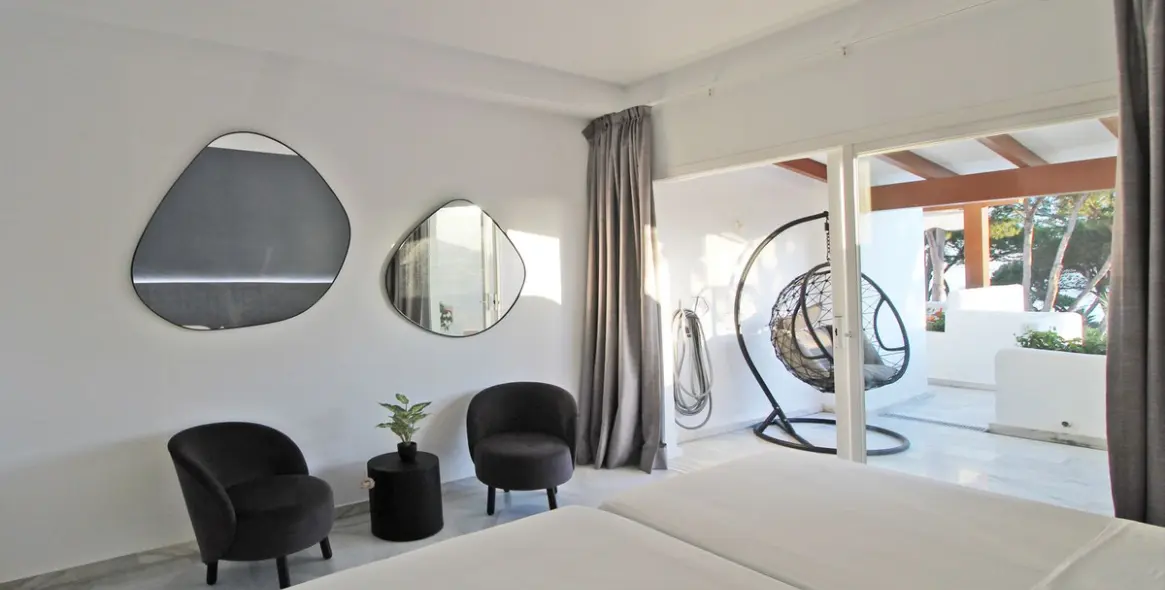 Short-term rent of penthouse duplex in The Golden Mile 27