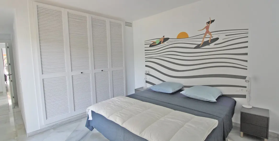 Short-term rent of penthouse duplex in The Golden Mile 33