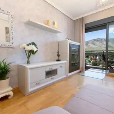 Sale of middle floor apartment in Torremolinos