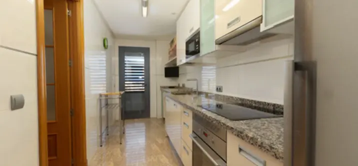 Sale of middle floor apartment in Torremolinos 2