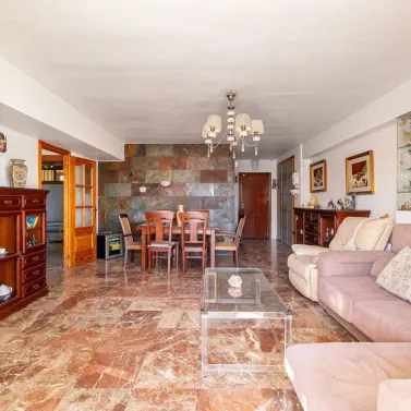 Venta de apartamento en planta media en Fuengirola