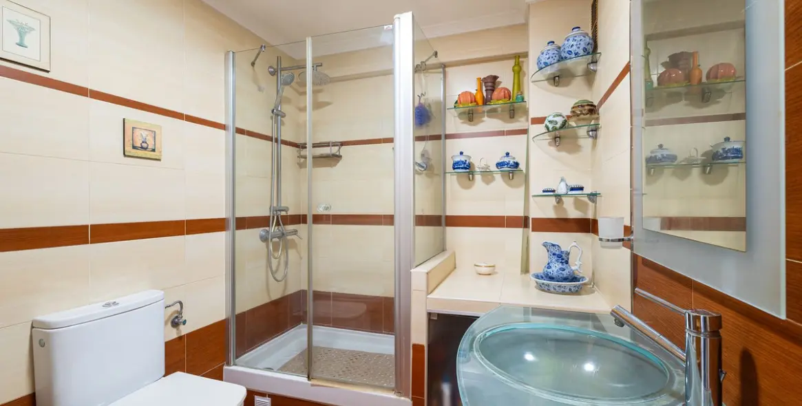 Sale of middle floor apartment in Fuengirola 21