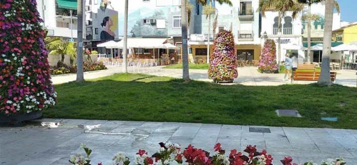 Venta de apartamento en planta media en Estepona 0
