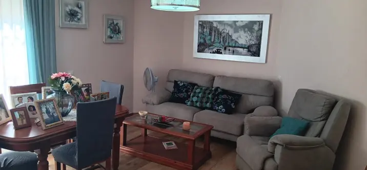 Venta de apartamento en planta media en Estepona 2