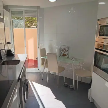 Venta de apartamento en planta media en Estepona