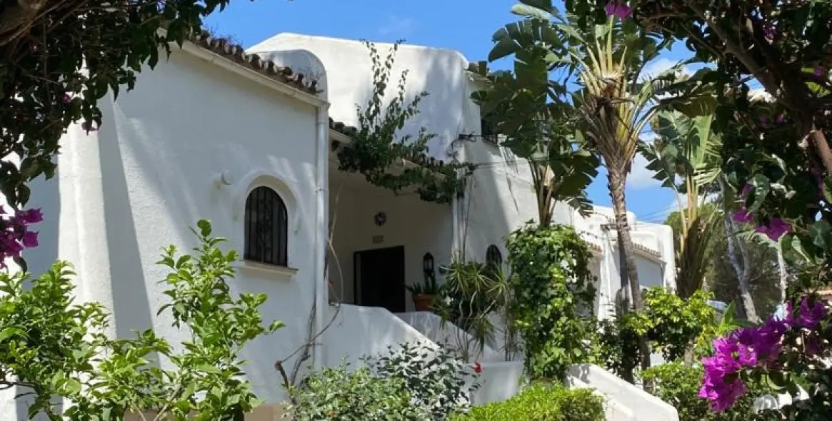 Продажа апартаментов на среднем этаже в Estepona 24